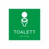 Grön och vit toalett­skylt med piktogram av en toalettstol, texten toalett står under symbolen och punktskrift längst ned
