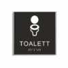 Svart och vit toalett­skylt i storlek 150 x 150 mm med en tunn aluminiumram, med piktogram av en toalettstol, texten toalett står under symbolen och punktskrift längst ned