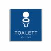 Blå och vit toalett­skylt i storlek 150 x 150 mm med en tunn aluminiumram, med piktogram av en toalettstol, texten toalett står under symbolen och punktskrift längst ned