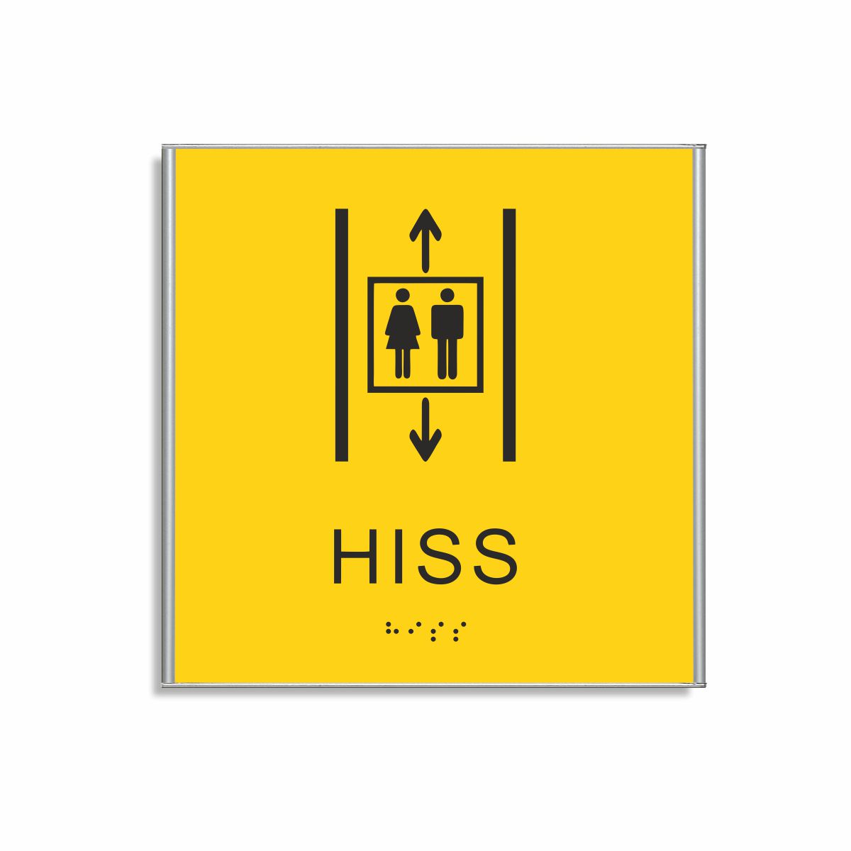 Gul och svart hisskylt i storlek 150 x 150 mm med en tunn aluminiumram, med piktogram av två personer i en hiss med upp- och nedåtpilar ovanför och under symbolen, texten hiss står under symbolen och punktskrift längst ned