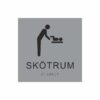 Silvergrå och svart skylt för skötrum med piktogram av en person som byter blöja på ett barn på skötbord, texten skötrum står under symbolen och punktskrift längst ned