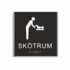Svart och vit skylt för skötrum i storlek 150 x 150 mm med en tunn aluminiumram, med piktogram av en person som byter blöja på ett barn på skötbord, texten skötrum står under symbolen och punktskrift längst ned