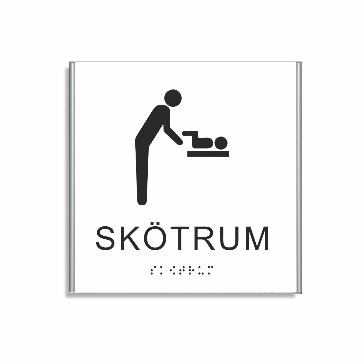 Vit och svart skylt för skötrum i storlek 150 x 150 mm med en tunn aluminiumram, med piktogram av en person som byter blöja på ett barn på skötbord, texten skötrum står under symbolen och punktskrift längst ned
