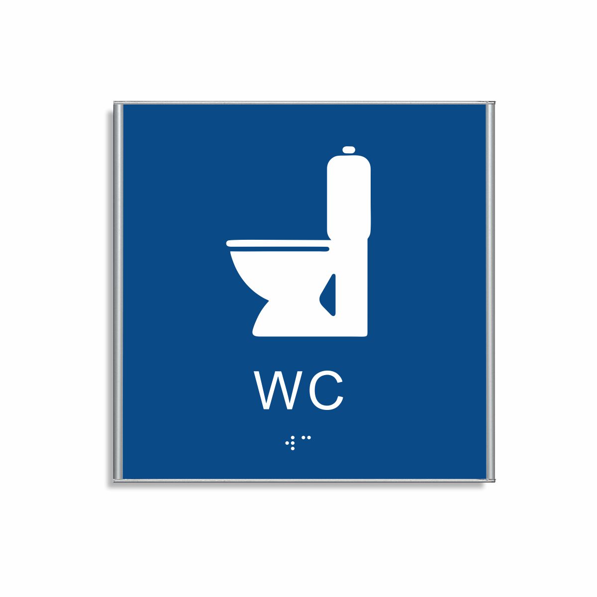 Blå och vit toalett­skylt i storlek 150 x 150 mm med en tunn aluminiumram, med piktogram av en toalettstol, texten wc står under symbolen och punktskrift längst ned