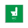 Grön och vit toalett­skylt i storlek 150 x 150 mm med en tunn aluminiumram, med piktogram av en toalettstol, texten wc står under symbolen och punktskrift längst ned