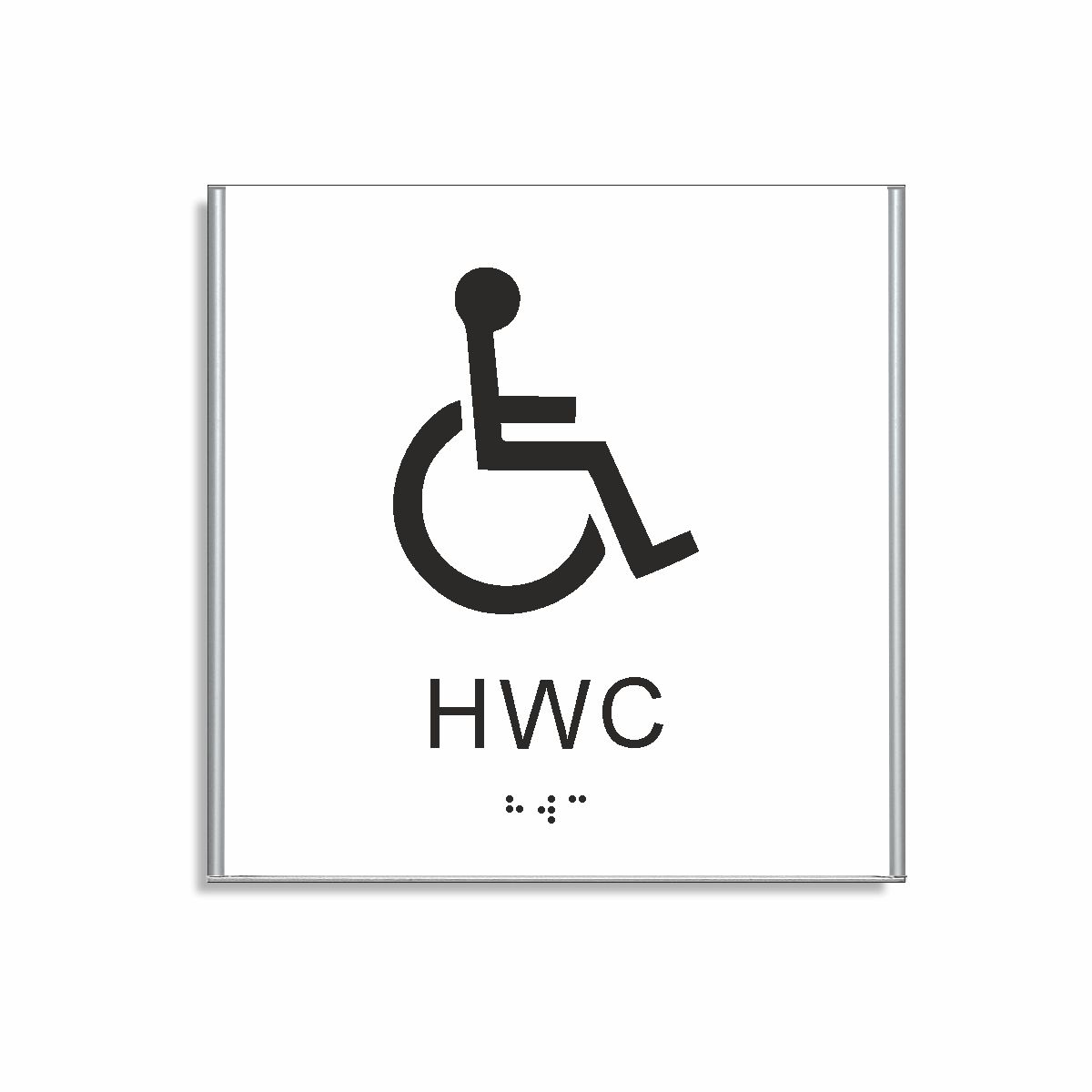 Vit och svart toalett­skylt i storlek 150 x 150 mm med en tunn aluminiumram, med piktogram av en rullstol, texten hwc står under symbolen och punktskrift längst ned
