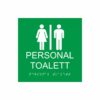 Grön och vit skylt för personaltoalett med piktogram av en kvinna och en man åtskilda av ett lodrätt streck, texten personal toalett står under symbolen och punktskrift längst ned